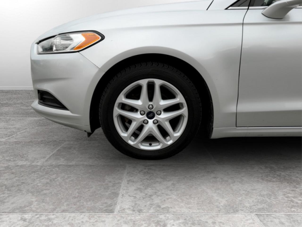 2016 Ford Fusion SE w/Tech Pkg  **TECH/MY FORD TOUCH PKG** Photo