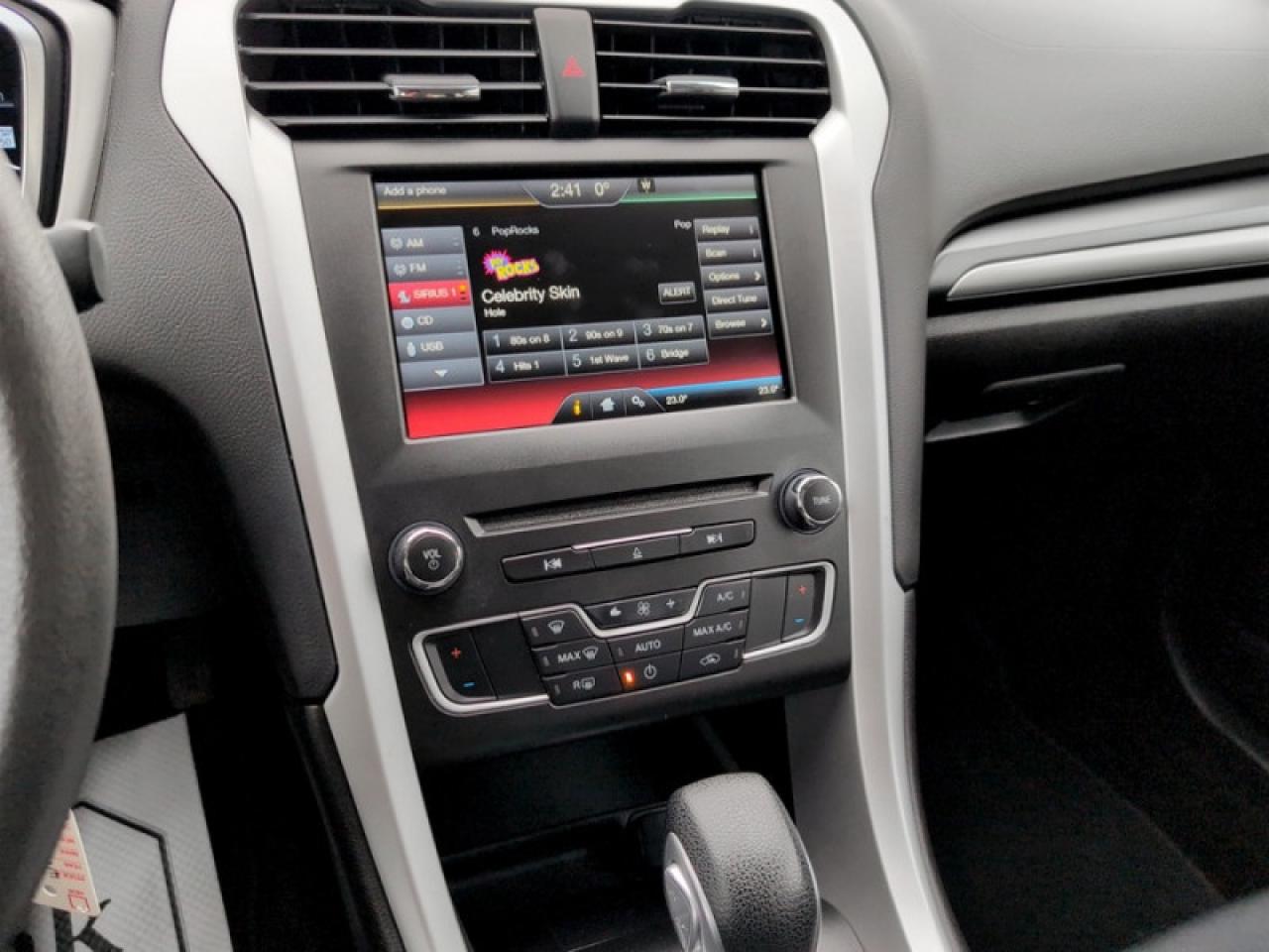 2016 Ford Fusion SE w/Tech Pkg  **TECH/MY FORD TOUCH PKG** Photo