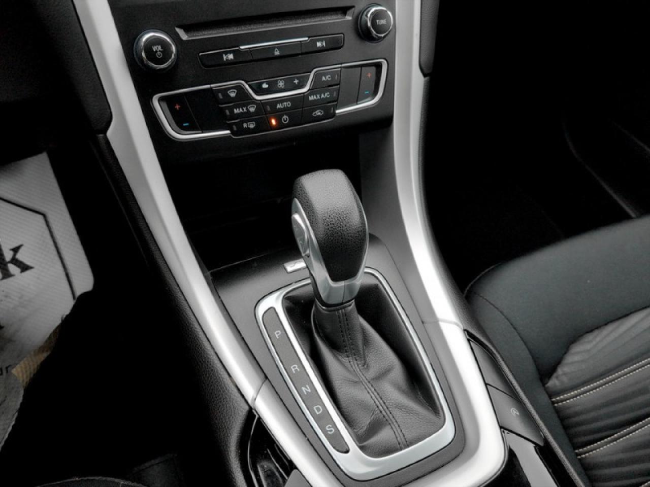 2016 Ford Fusion SE w/Tech Pkg  **TECH/MY FORD TOUCH PKG** Photo