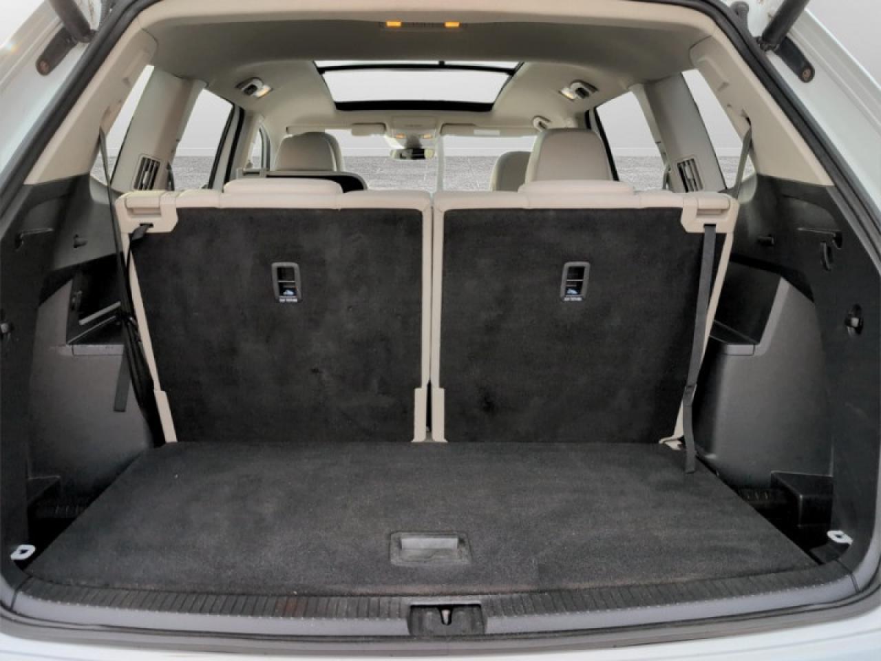 2019 Volkswagen Atlas Execline R-line  **R-LINE PKG** Photo