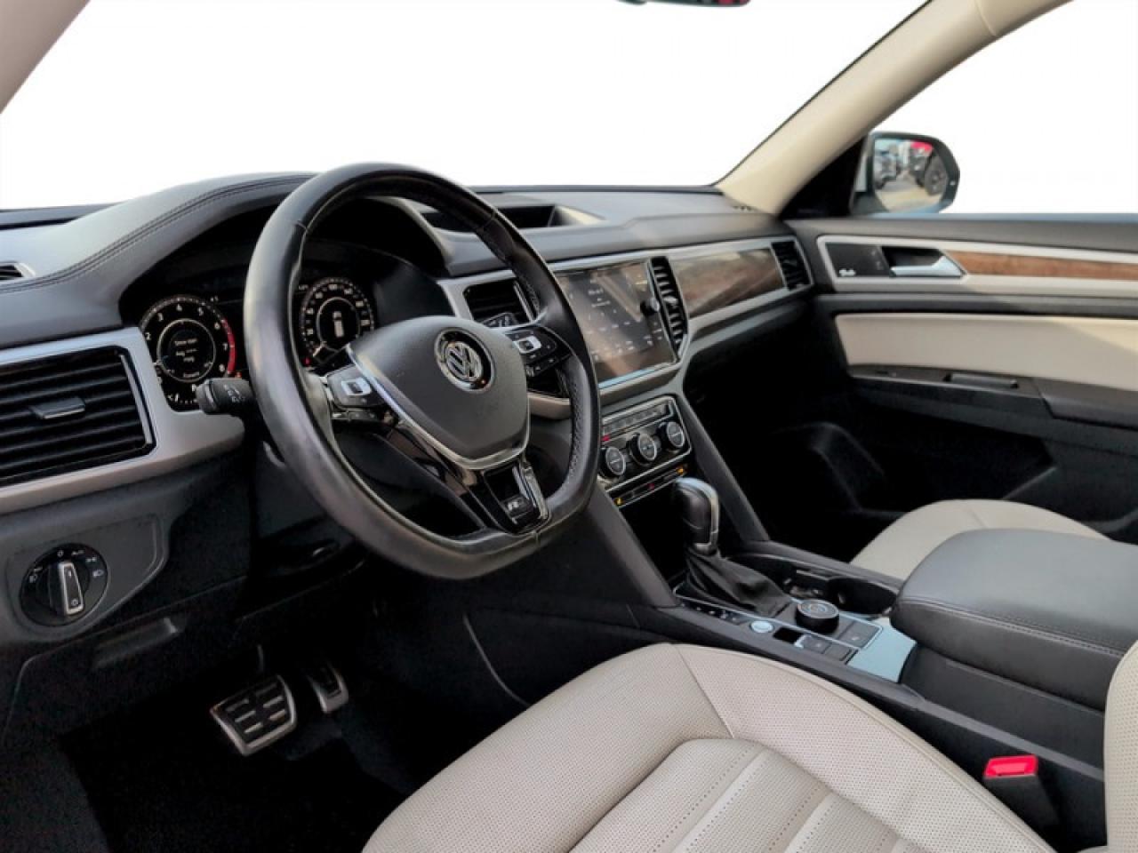 2019 Volkswagen Atlas Execline R-line  **R-LINE PKG** Photo