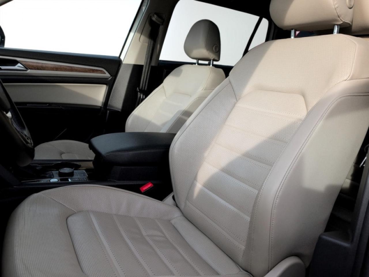 2019 Volkswagen Atlas Execline R-line  **R-LINE PKG** Photo