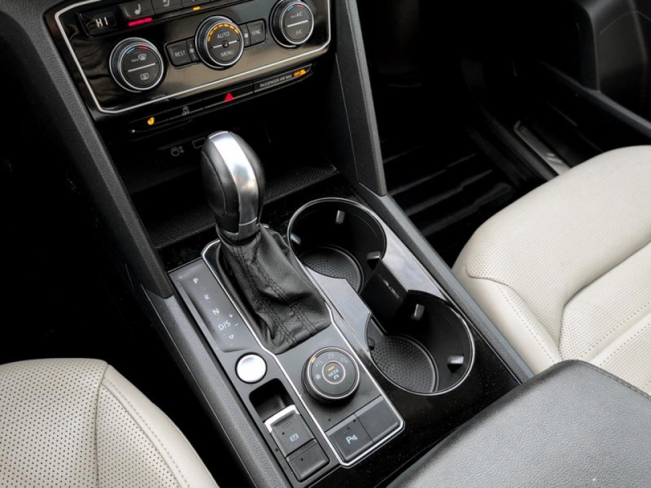 2019 Volkswagen Atlas Execline R-line  **R-LINE PKG** Photo