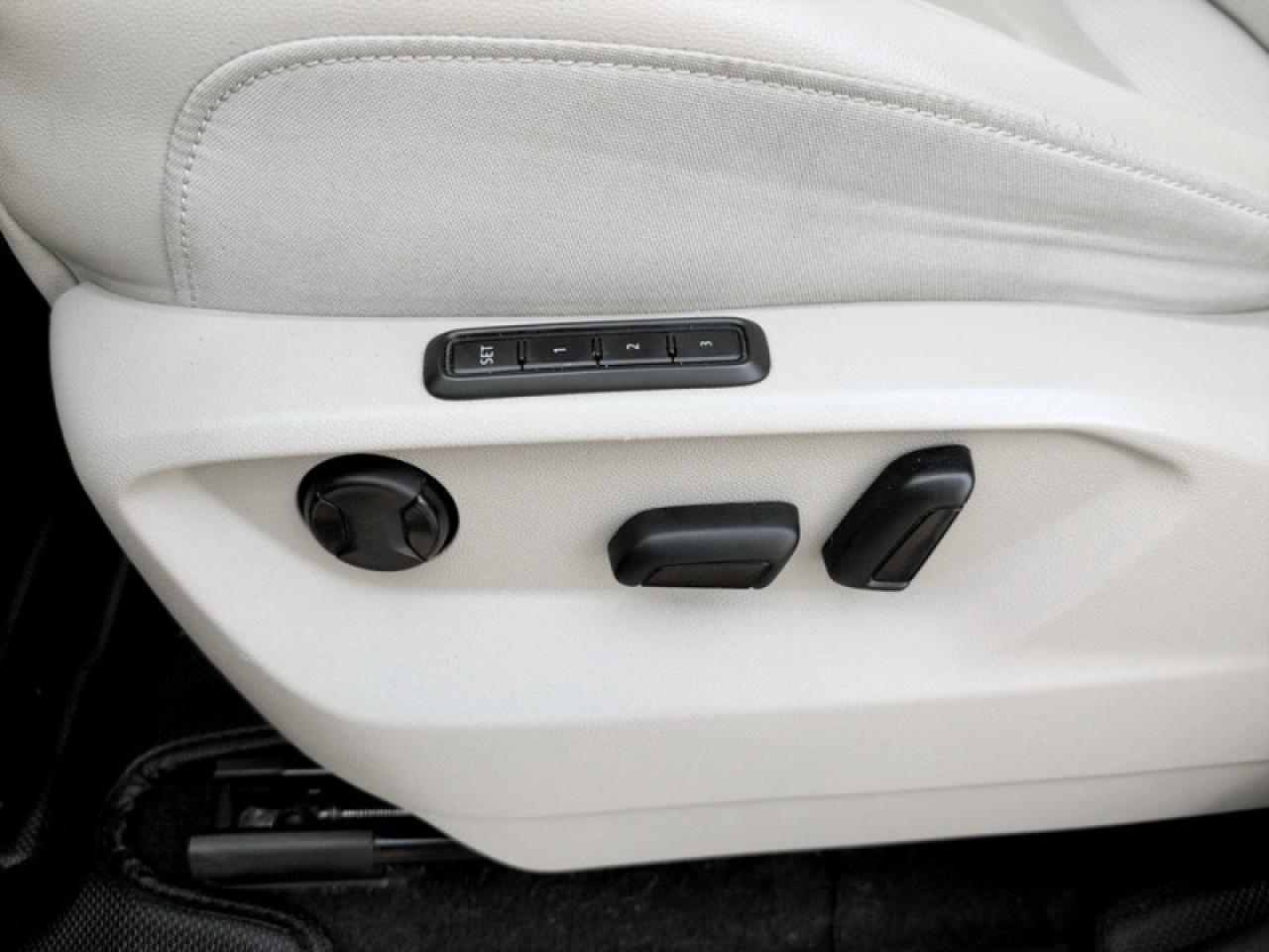 2019 Volkswagen Atlas Execline R-line  **R-LINE PKG** Photo