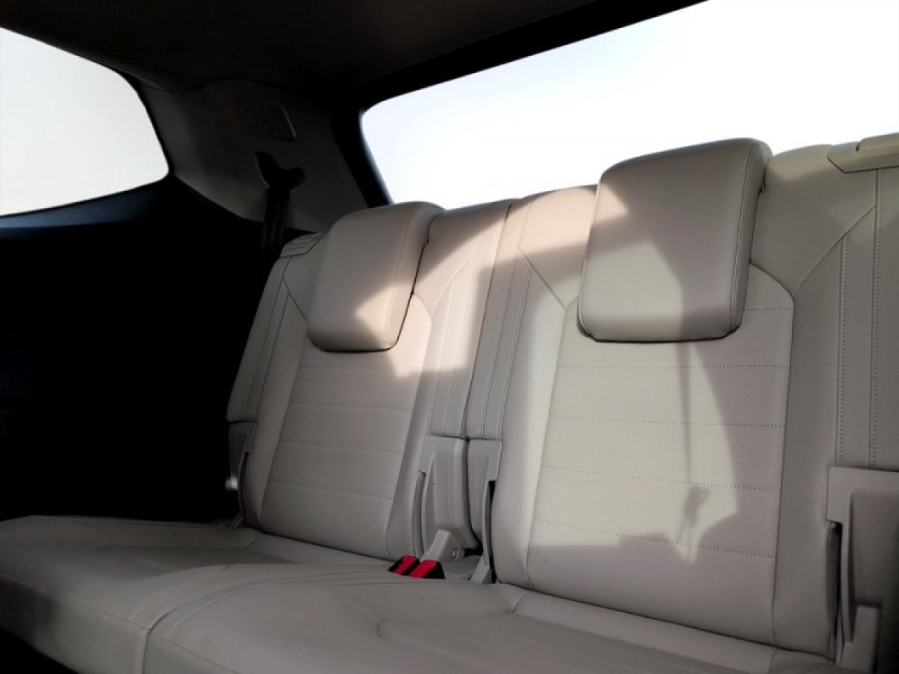 2019 Volkswagen Atlas Execline R-line  **R-LINE PKG** Photo