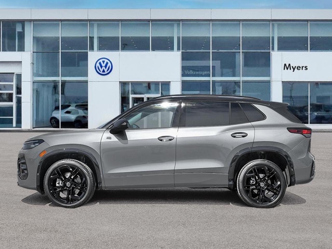 2026 Volkswagen Tiguan Comfortline R-Line Black Edition Photo2