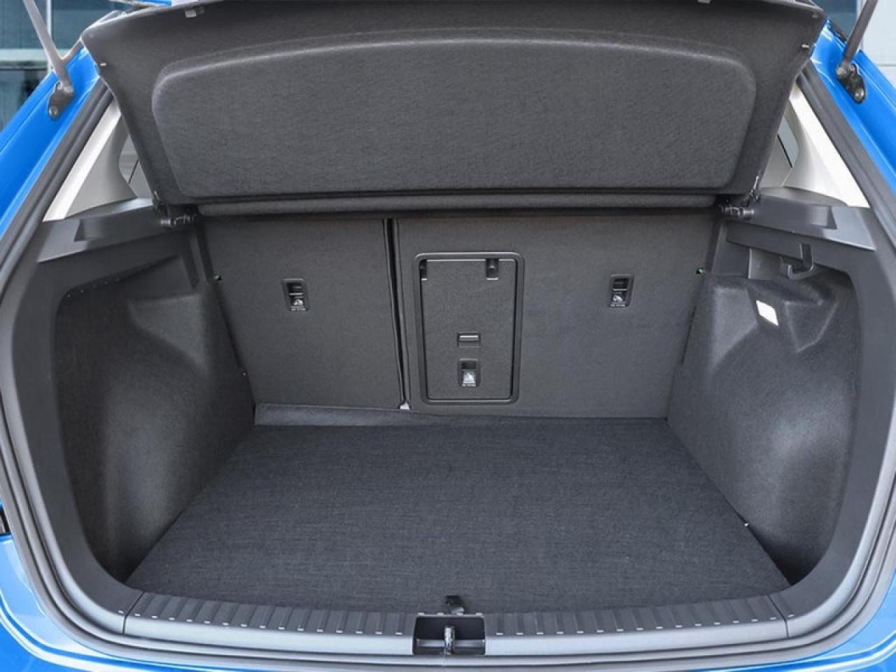 2026 Volkswagen Taos Comfortline Black Edition Photo