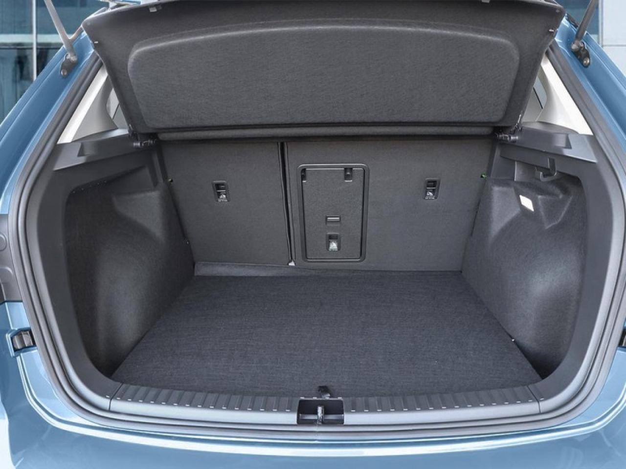 2026 Volkswagen Taos Comfortline Black Edition Photo