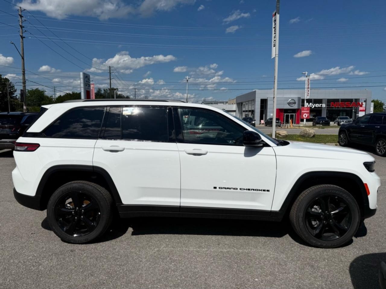 2025 Jeep Grand Cherokee Altitude  - Sunroof - $173.85 /Wk Photo4