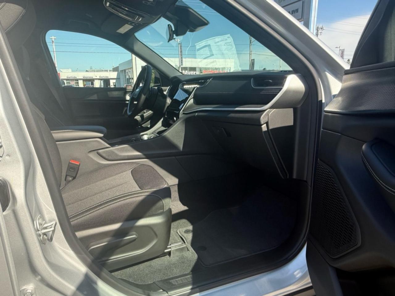 2025 Jeep Grand Cherokee Altitude  - Sunroof - $173.85 /Wk Photo