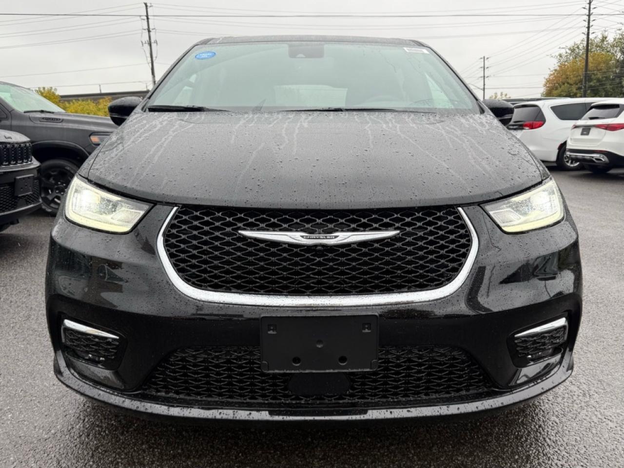 2026 Chrysler Pacifica Select AWD  Heated Seats Photo