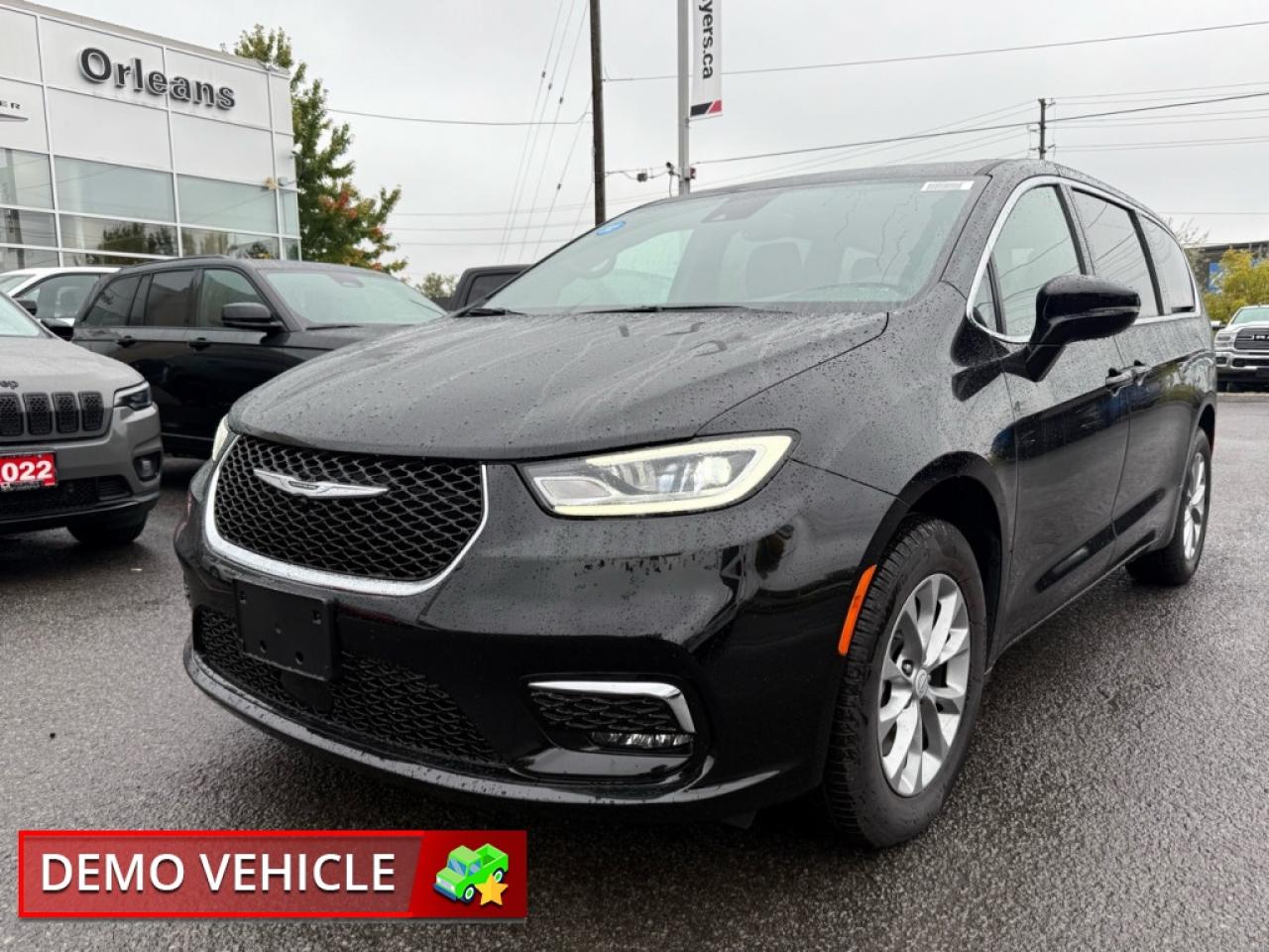 2026 Chrysler Pacifica Select AWD  Heated Seats Photo0