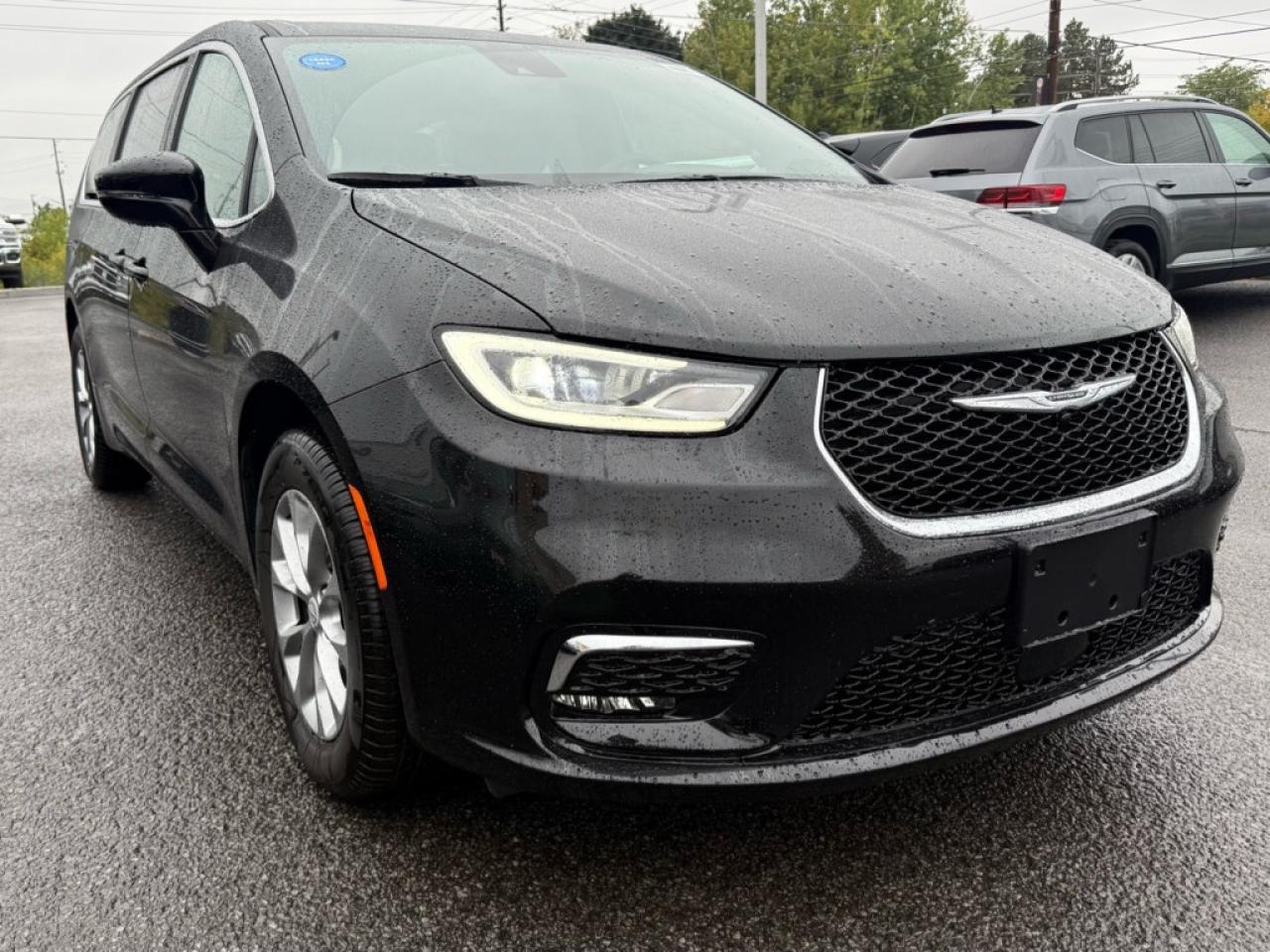 2026 Chrysler Pacifica Select AWD  Heated Seats Photo