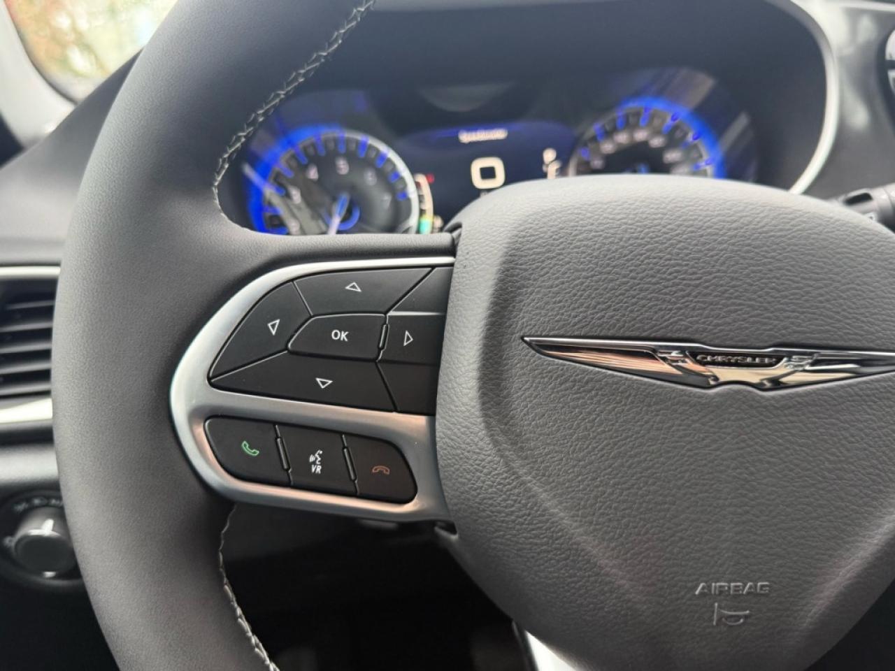 2026 Chrysler Pacifica Select AWD  Heated Seats Photo