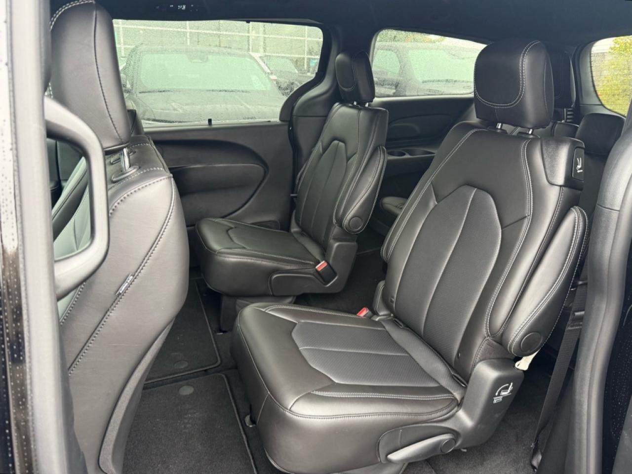 2026 Chrysler Pacifica Select AWD  Heated Seats Photo