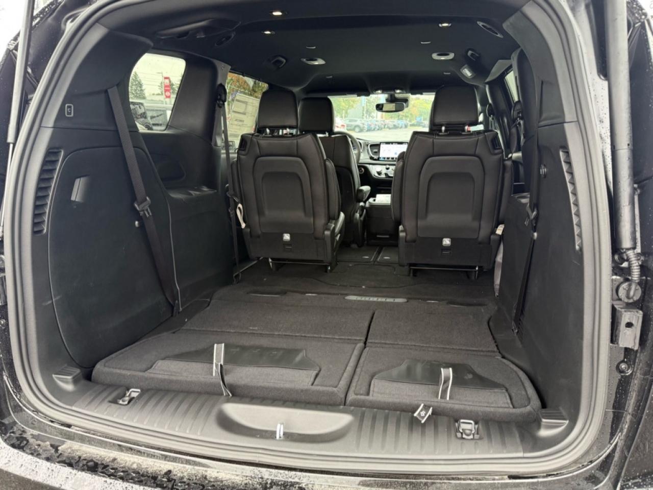 2026 Chrysler Pacifica Select AWD  Heated Seats Photo