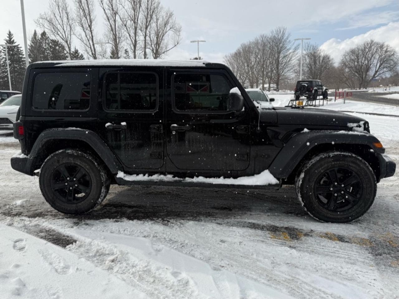 2023 Jeep Wrangler Sport Altitude  - 4G Wi-Fi Photo4