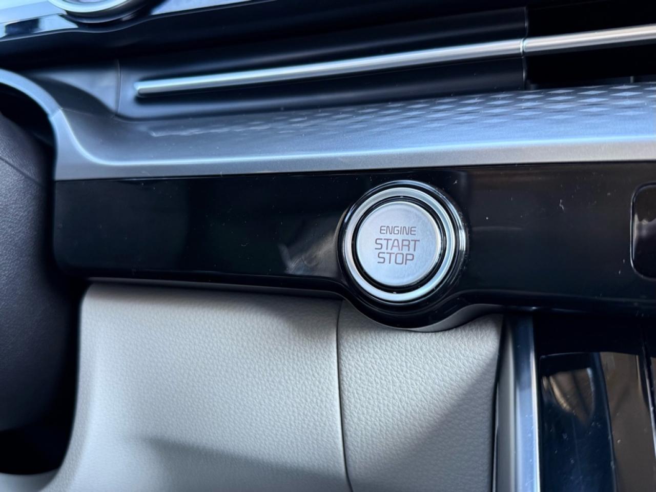 2024 Kia Carnival LX  - Apple CarPlay -  Android Auto - $108.96 /Wk Photo