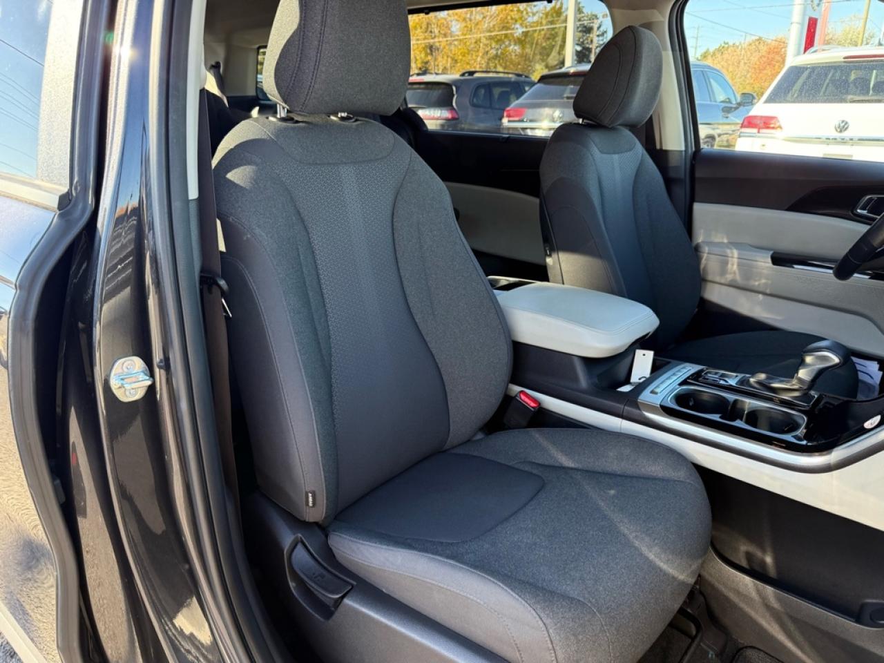 2024 Kia Carnival LX  - Apple CarPlay -  Android Auto - $108.96 /Wk Photo