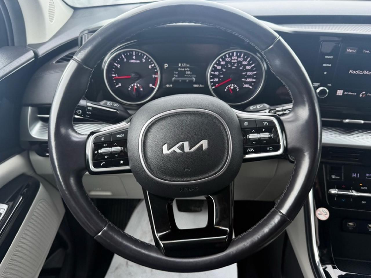 2024 Kia Carnival LX  - Apple CarPlay -  Android Auto Photo