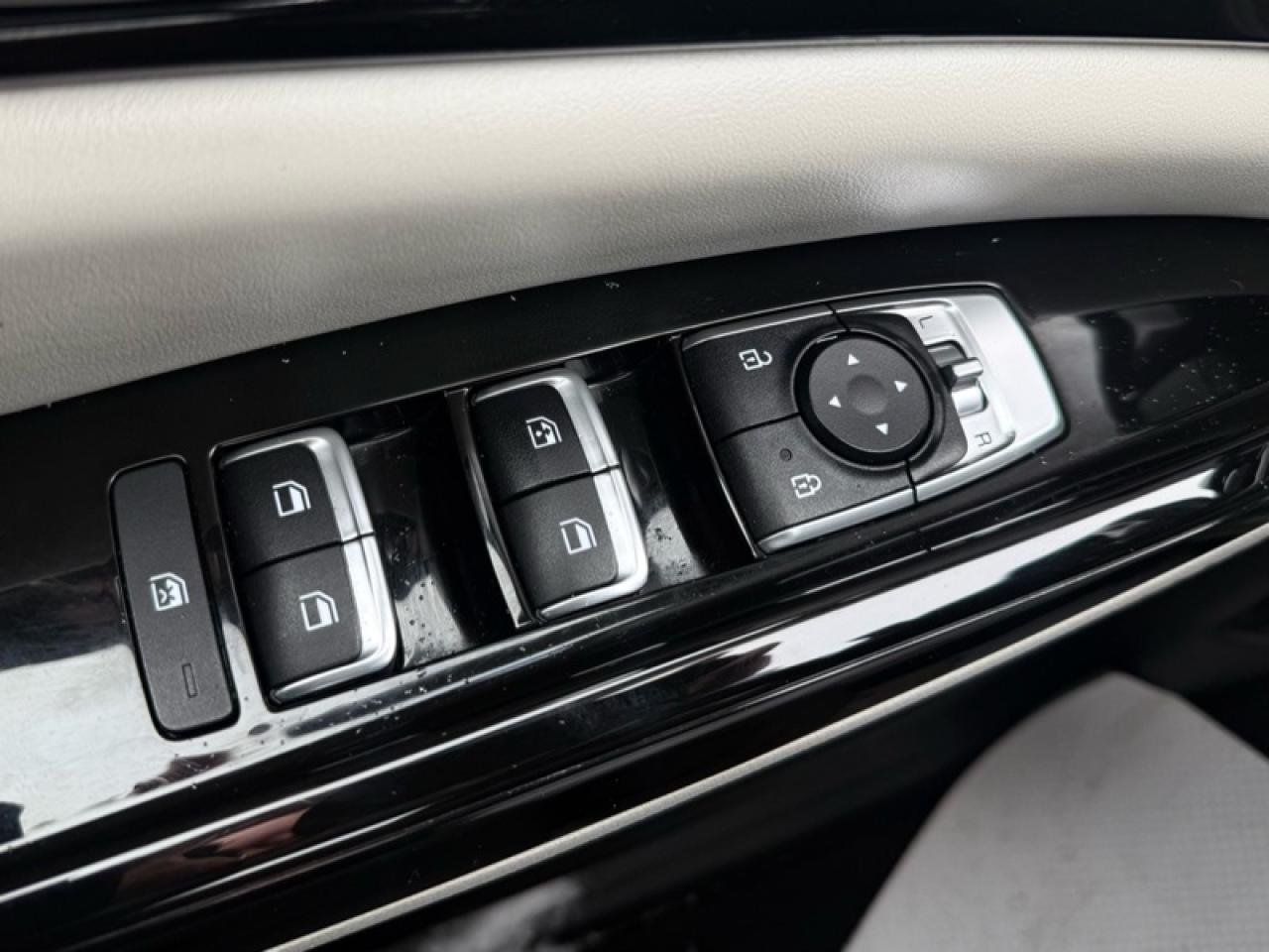 2024 Kia Carnival LX  - Apple CarPlay -  Android Auto Photo