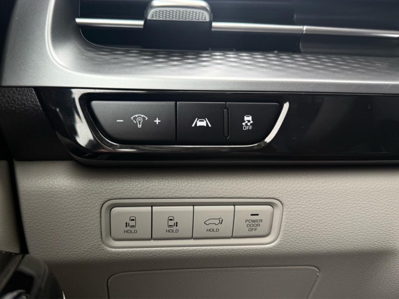 2024 Kia Carnival LX  - Apple CarPlay -  Android Auto Photo