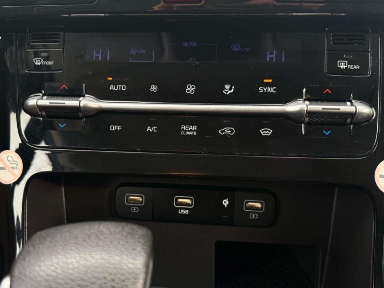 2024 Kia Carnival LX  - Apple CarPlay -  Android Auto Photo