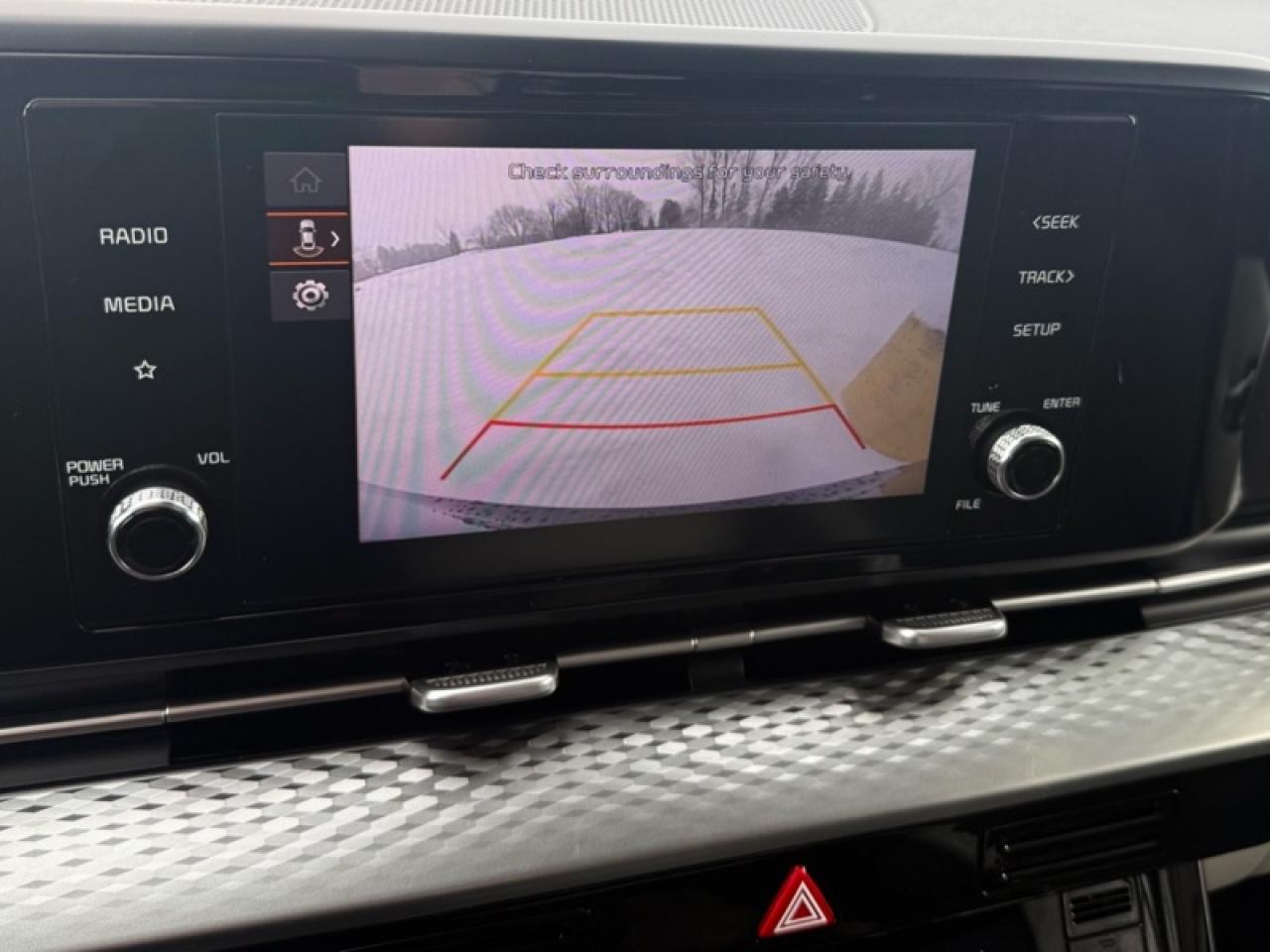 2024 Kia Carnival LX  - Apple CarPlay -  Android Auto Photo