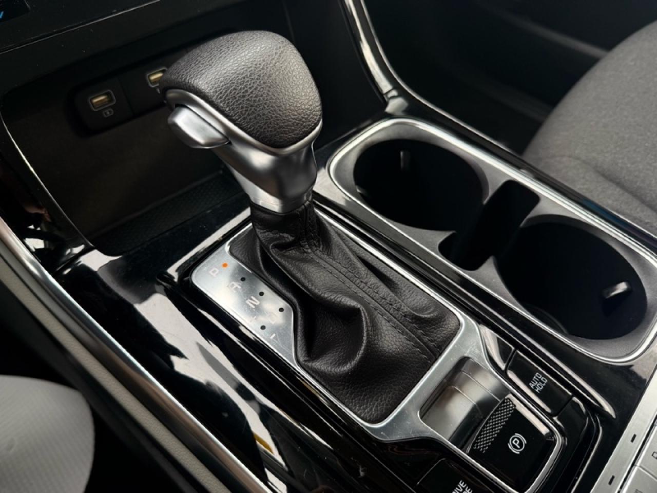 2024 Kia Carnival LX  - Apple CarPlay -  Android Auto Photo