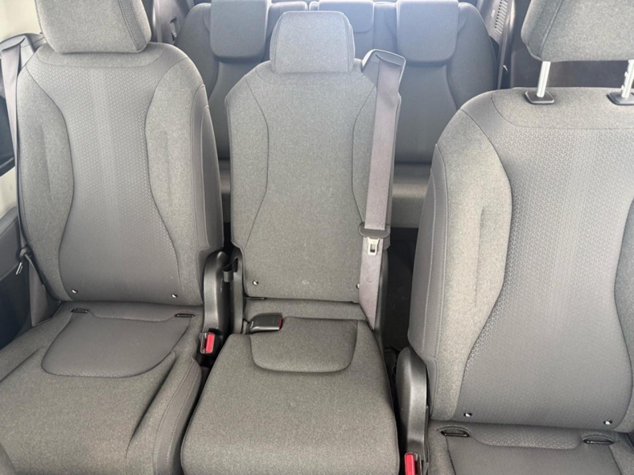 2024 Kia Carnival LX  - Apple CarPlay -  Android Auto Photo