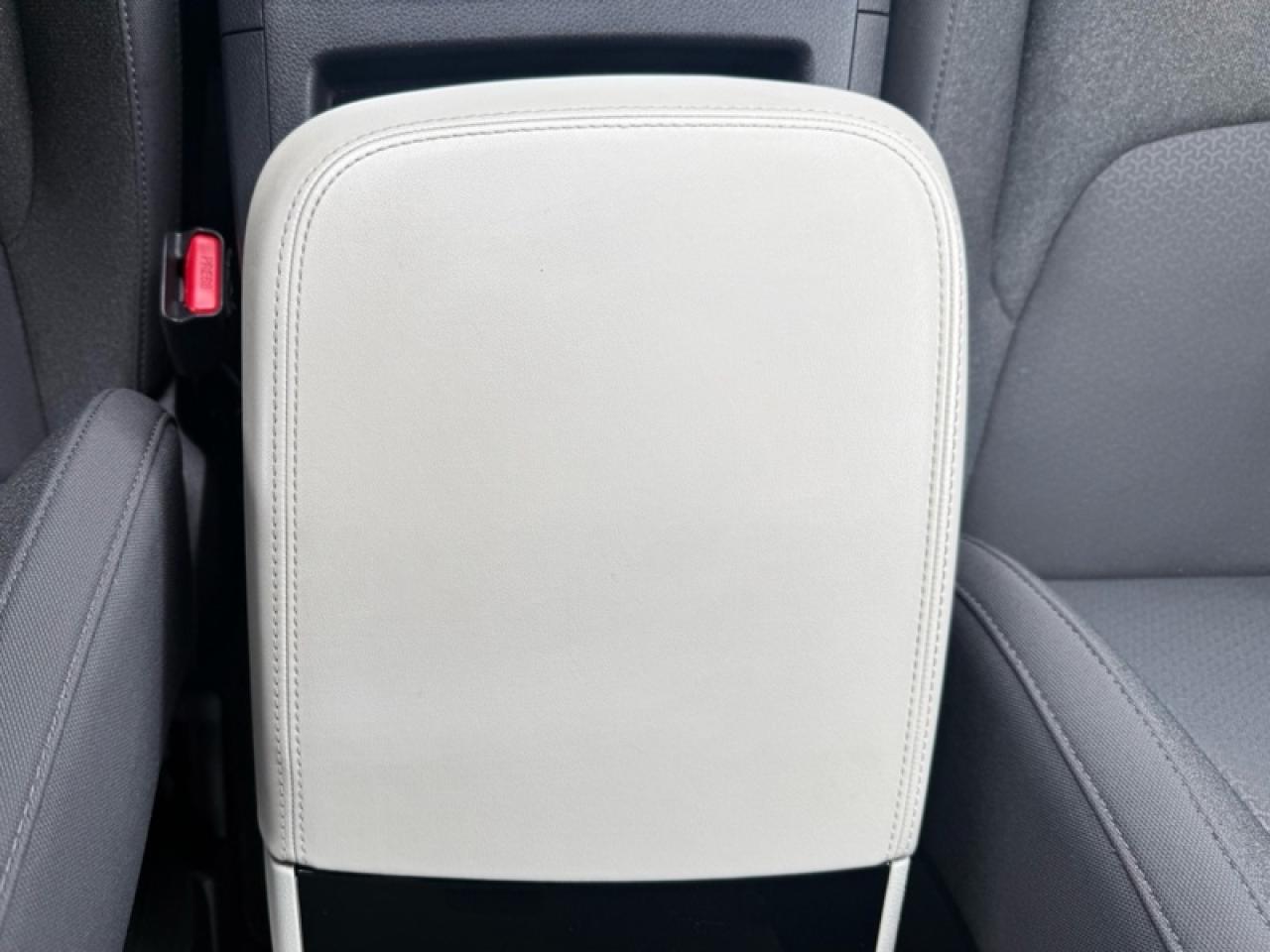 2024 Kia Carnival LX  - Apple CarPlay -  Android Auto Photo