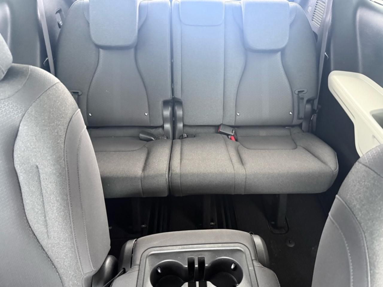 2024 Kia Carnival LX  - Apple CarPlay -  Android Auto Photo