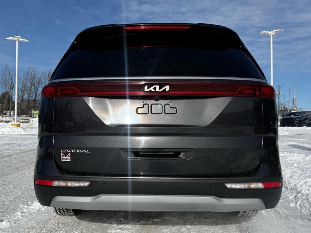 2024 Kia Carnival LX  - Apple CarPlay -  Android Auto Photo