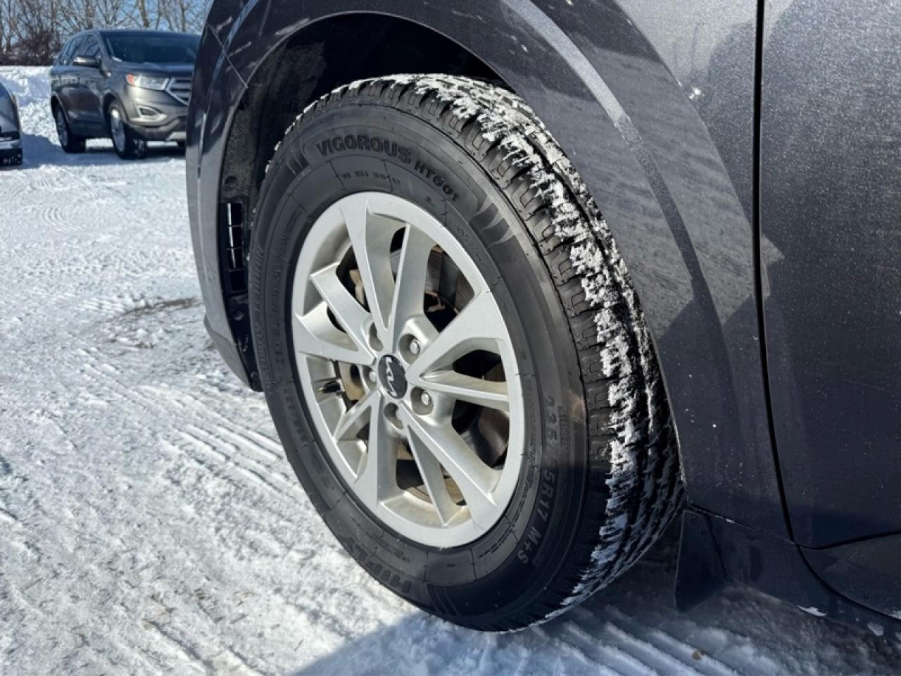 2024 Kia Carnival LX  - Apple CarPlay -  Android Auto Photo