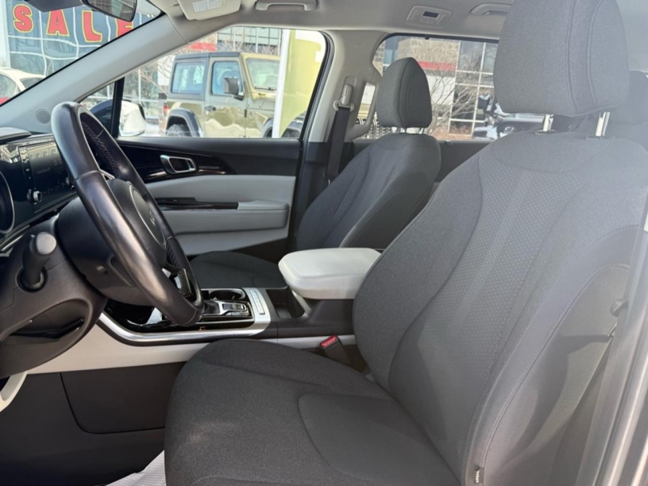 2024 Kia Carnival LX  - Apple CarPlay -  Android Auto Photo