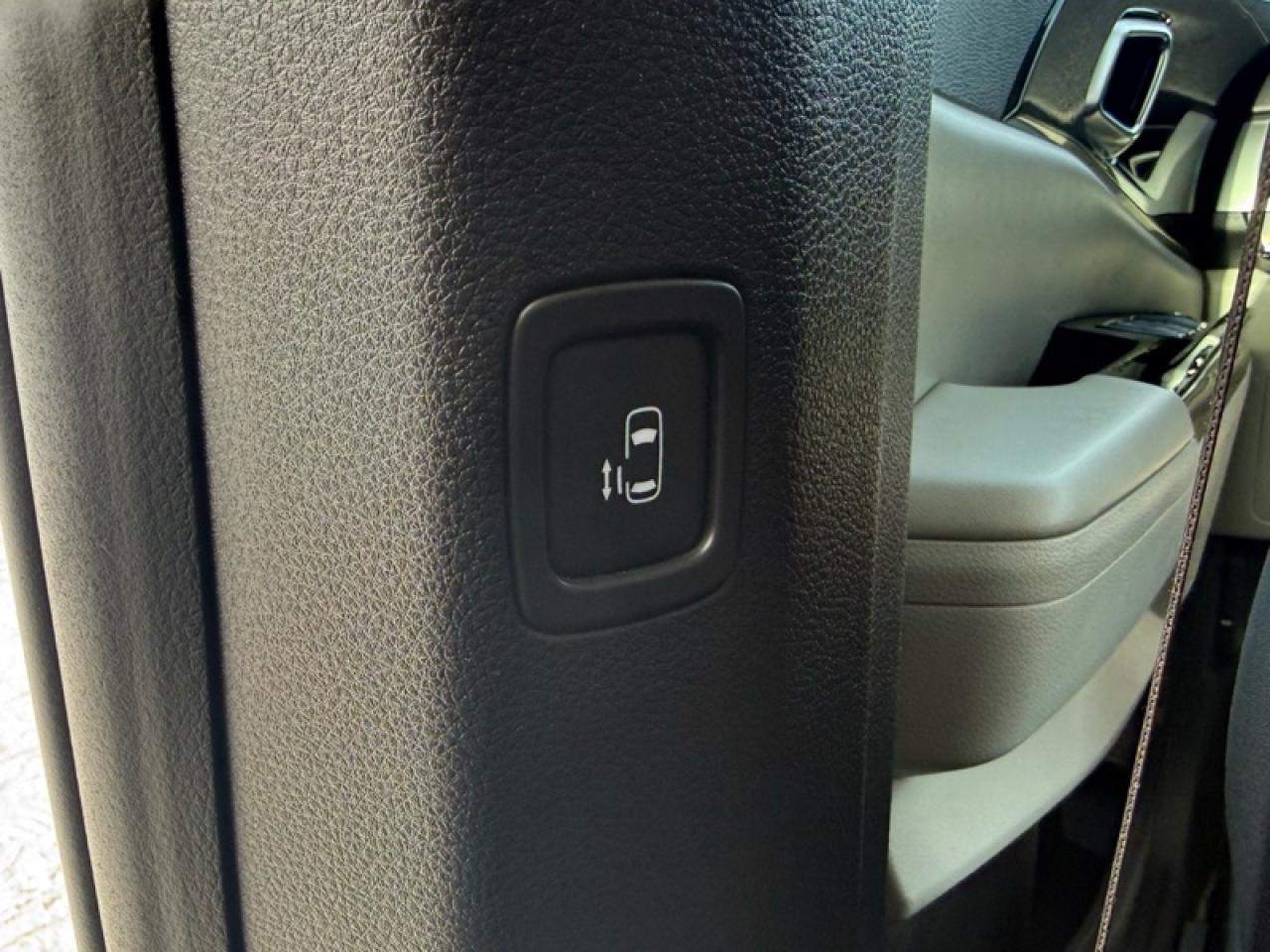 2024 Kia Carnival LX  - Apple CarPlay -  Android Auto Photo