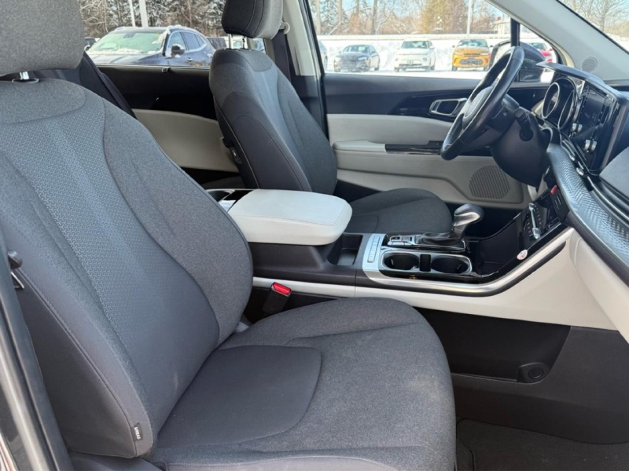 2024 Kia Carnival LX  - Apple CarPlay -  Android Auto Photo