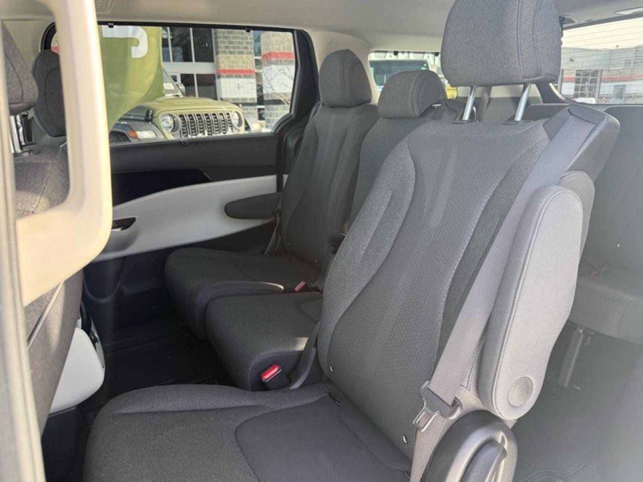 2024 Kia Carnival LX  - Apple CarPlay -  Android Auto Photo