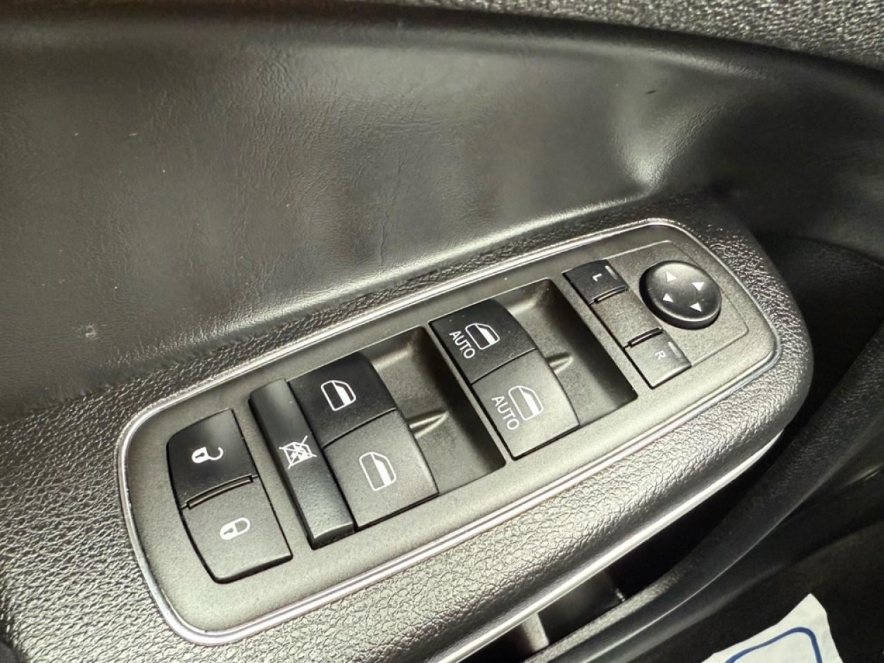 2022 Chrysler 300 S AWD  -  Sunroof -  Premium Audio - $78.12 /Wk Photo