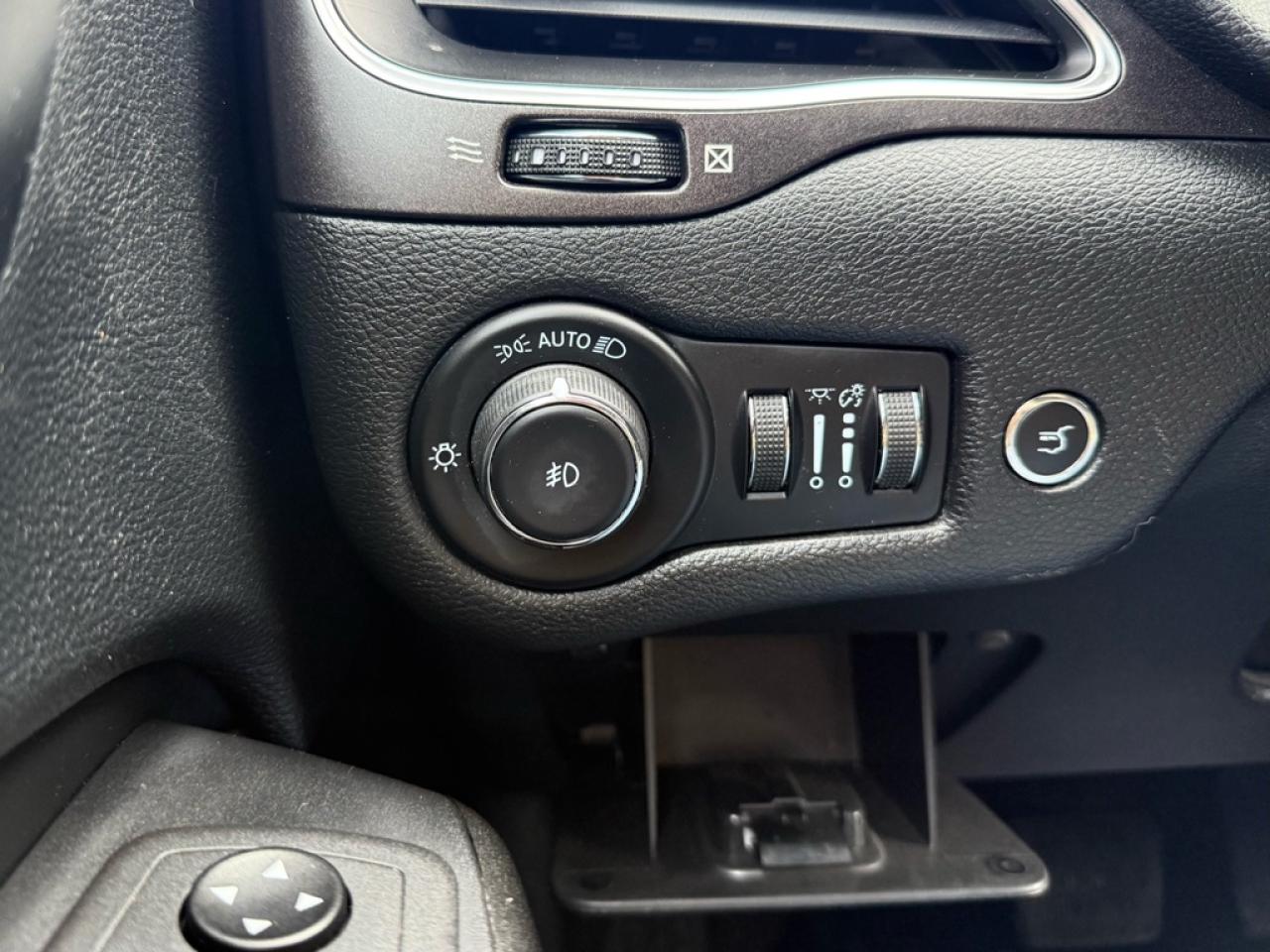 2022 Jeep Cherokee Trailhawk  - Android Auto -  Apple CarPlay - $85.94 /Wk Photo