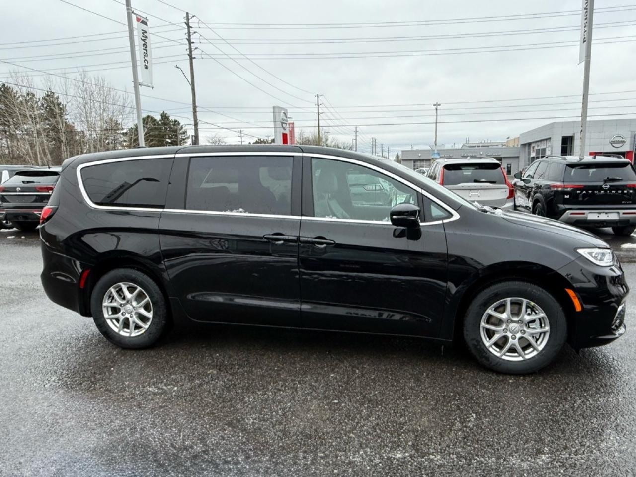 2026 Chrysler Pacifica Select  - Apple CarPlay - $164.32 /Wk Photo4