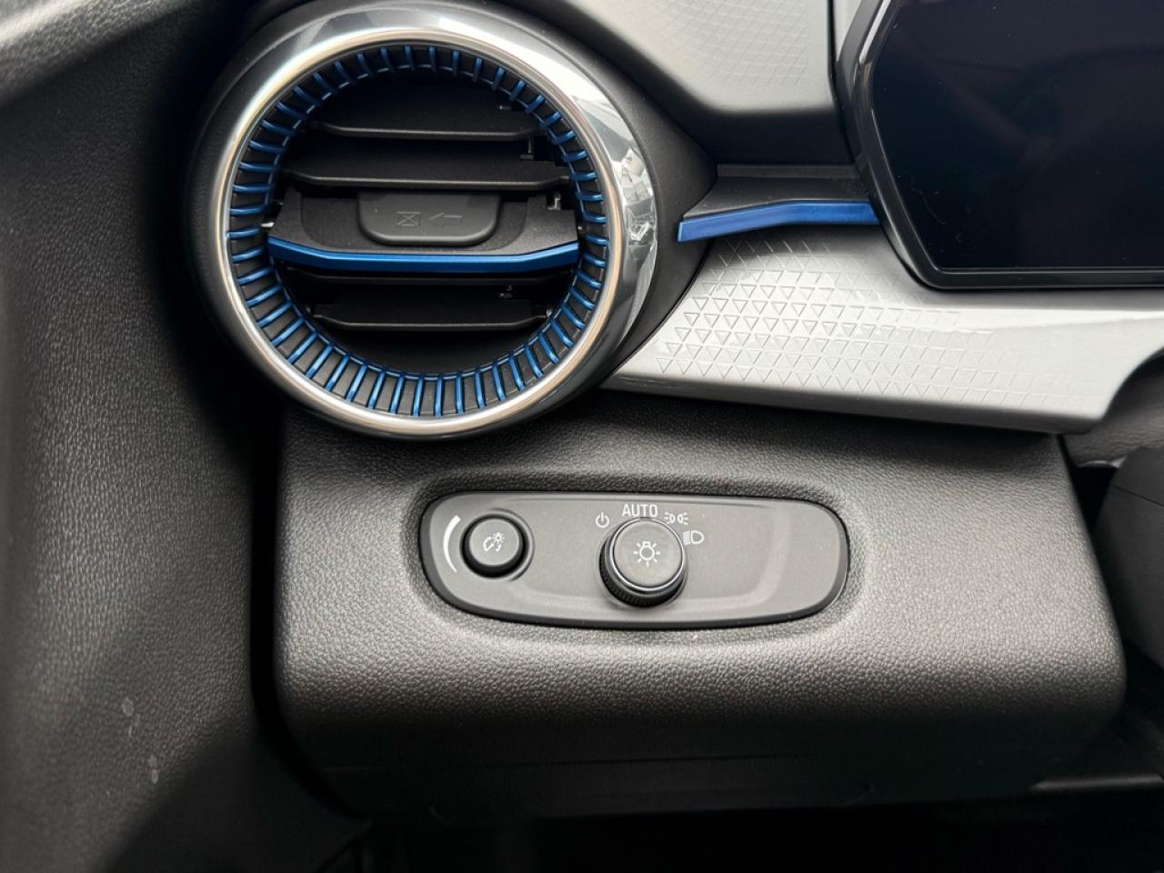 2025 Chevrolet Trax LT  - Heated Seats -  Remote Start - $78.70 /Wk Photo