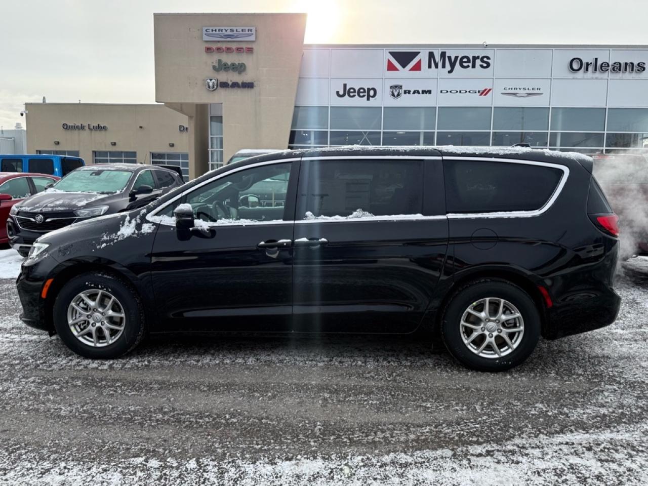 2026 Chrysler Pacifica Select  - Apple CarPlay - $167.23 /Wk Photo