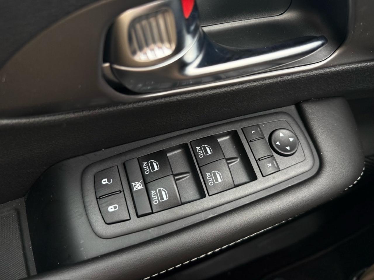 2026 Chrysler Pacifica Select  - Apple CarPlay - $167.23 /Wk Photo