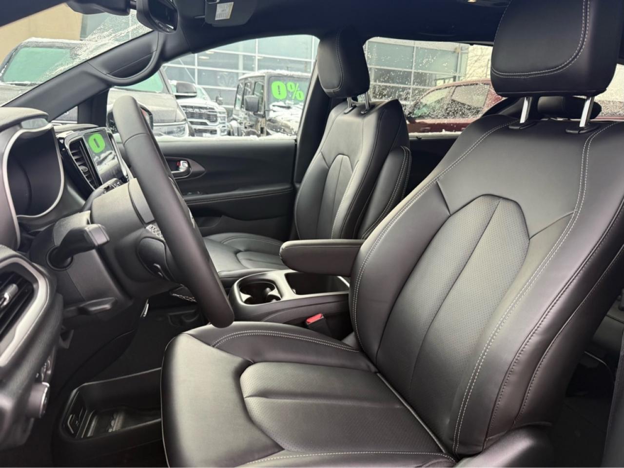 2026 Chrysler Pacifica Select  - Apple CarPlay - $153.33 /Wk Photo