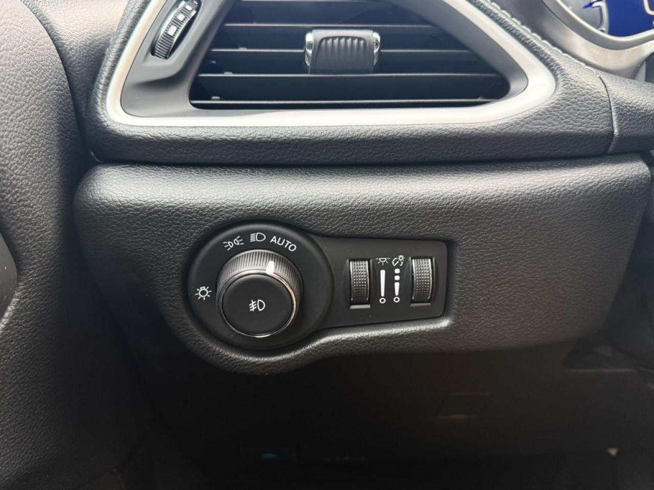 2026 Chrysler Pacifica Select  - Apple CarPlay - $153.33 /Wk Photo