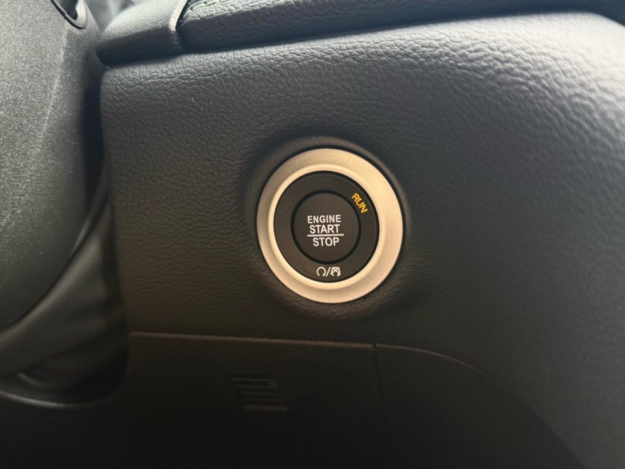 2026 Chrysler Pacifica Select  - Apple CarPlay - $153.33 /Wk Photo