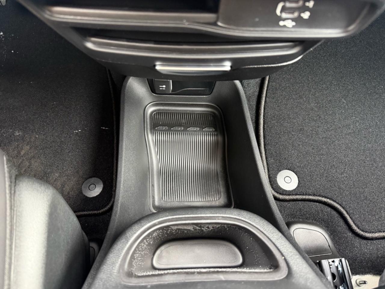 2026 Chrysler Pacifica Select  - Apple CarPlay - $153.33 /Wk Photo