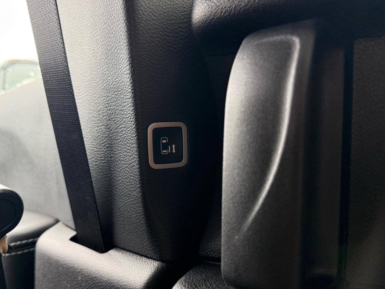 2026 Chrysler Pacifica Select  - Apple CarPlay - $167.23 /Wk Photo