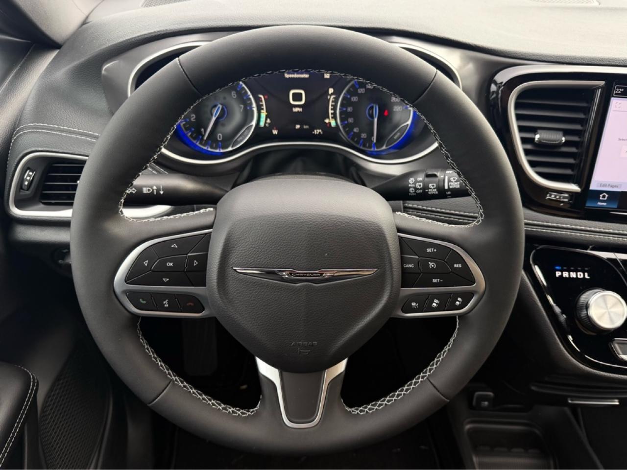 2026 Chrysler Pacifica Select  - Apple CarPlay - $153.33 /Wk Photo2